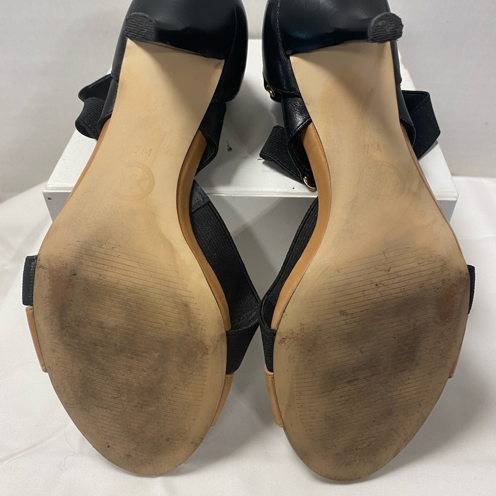 Wendy Strappy Stretch Sandal, Black/Tan
Brand: MICHAEL Michael Kors EUC - Picture 8 of 10